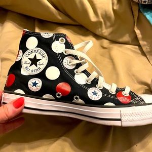 Size 9 Like-new polka-dotted high tops